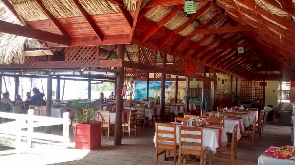 Las Palmas Beach Hotel Dixon Cove Ngoại thất bức ảnh