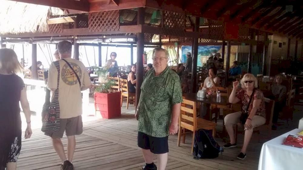 Las Palmas Beach Hotel Dixon Cove Ngoại thất bức ảnh