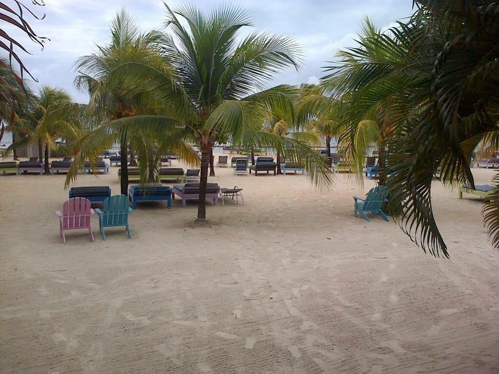 Las Palmas Beach Hotel Dixon Cove Ngoại thất bức ảnh
