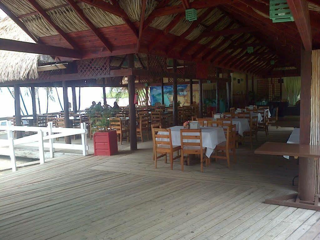 Las Palmas Beach Hotel Dixon Cove Ngoại thất bức ảnh